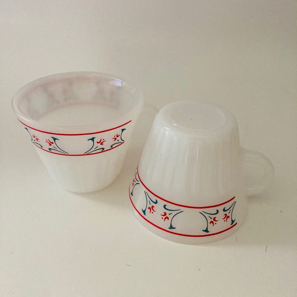 2 Vintage Termocrisa Milk Glass Cup